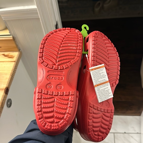 Red Crocs - Picture 4 of 4